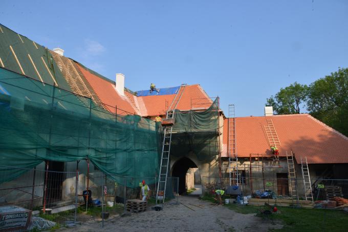 SH Pernštejn rekonstrukce střechy