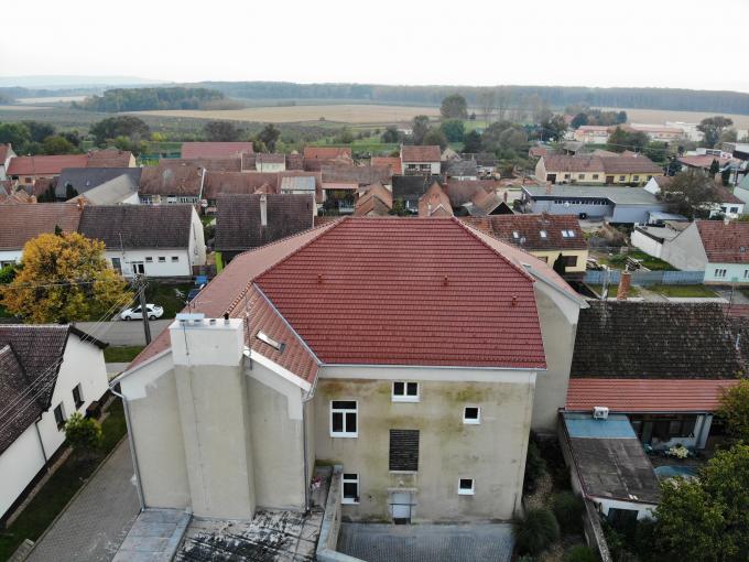 Kompletní rekonstrukce střechy základní školy v Nosislavi 